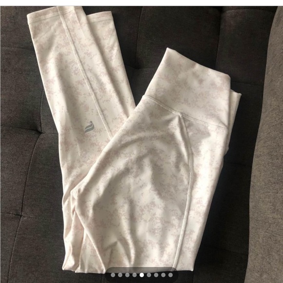 Fabletics workout set - Picture 3 of 5